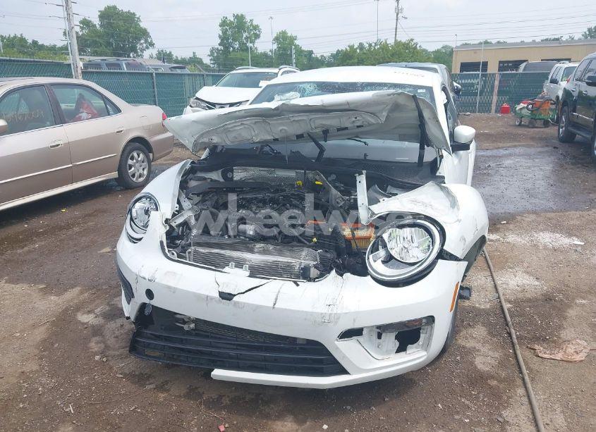 Photo 6 of 2018 Volkswagen Beetle 2.0T COAST/2.0T S (VIN 3VWFD7ATXJM710356)