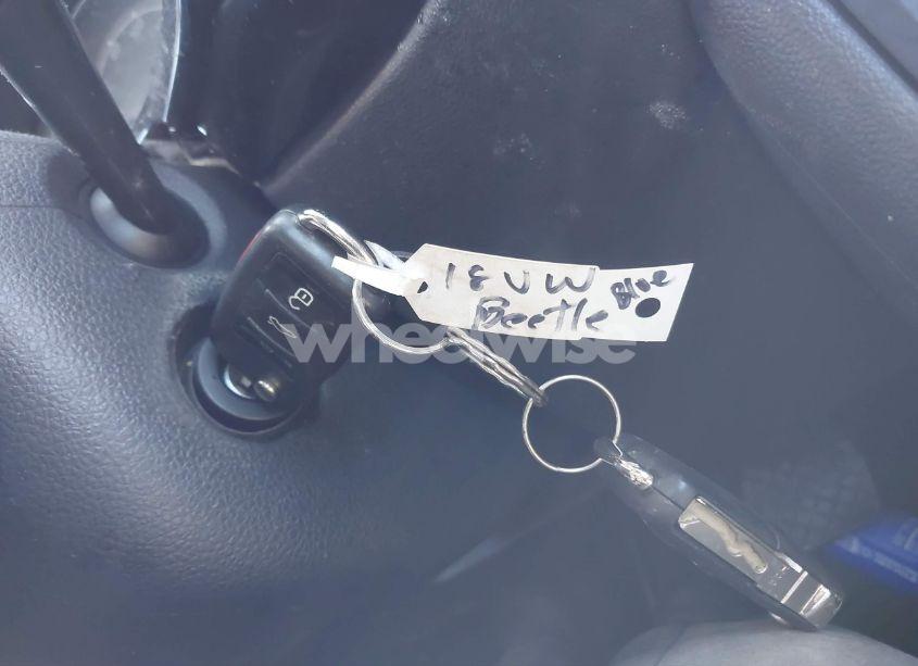 Photo 11 of 2018 Volkswagen Beetle 2.0T COAST/2.0T S (VIN 3VWFD7ATXJM711734)