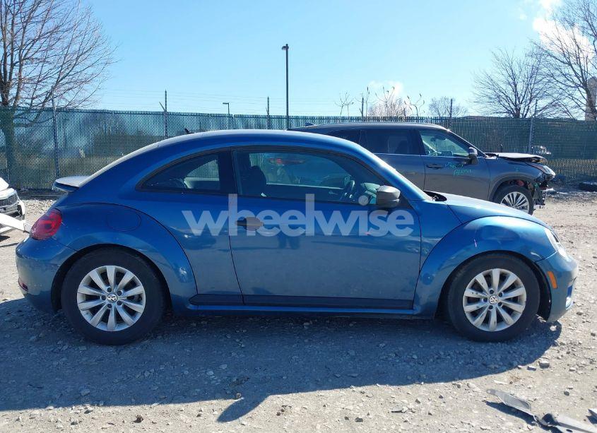 Photo 13 of 2018 Volkswagen Beetle 2.0T COAST/2.0T S (VIN 3VWFD7ATXJM711734)