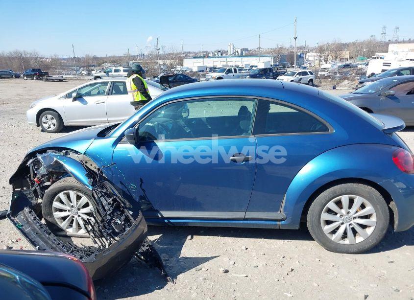 Photo 14 of 2018 Volkswagen Beetle 2.0T COAST/2.0T S (VIN 3VWFD7ATXJM711734)