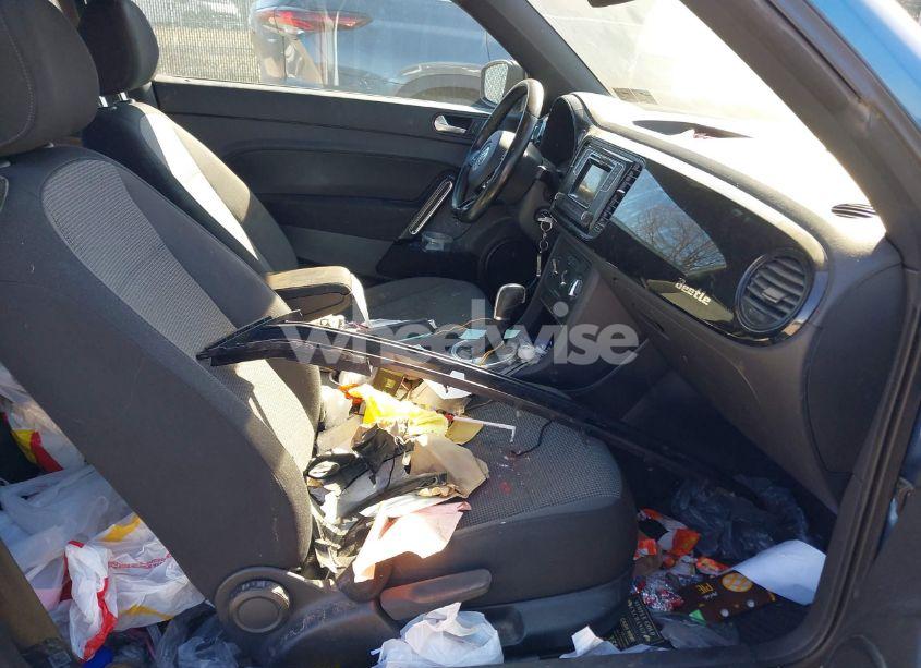 Photo 5 of 2018 Volkswagen Beetle 2.0T COAST/2.0T S (VIN 3VWFD7ATXJM711734)