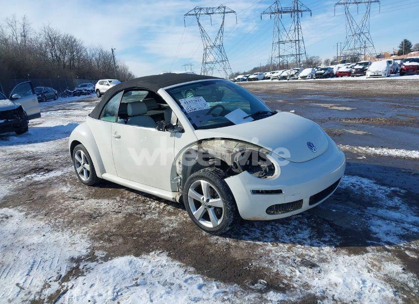 2007 Volkswagen New BEETLE TRIPLE WHITE (VIN 3VWFF31Y57M411266) main photo