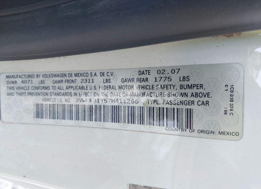 Photo 9 of 2007 Volkswagen New BEETLE TRIPLE WHITE (VIN 3VWFF31Y57M411266)