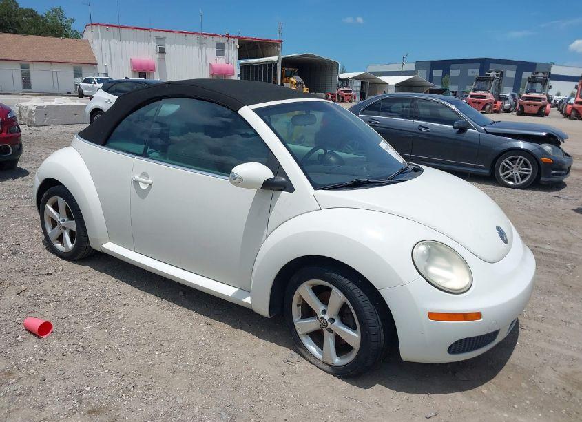 2007 Volkswagen New BEETLE TRIPLE WHITE (VIN 3VWFF31Y87M417580) main photo