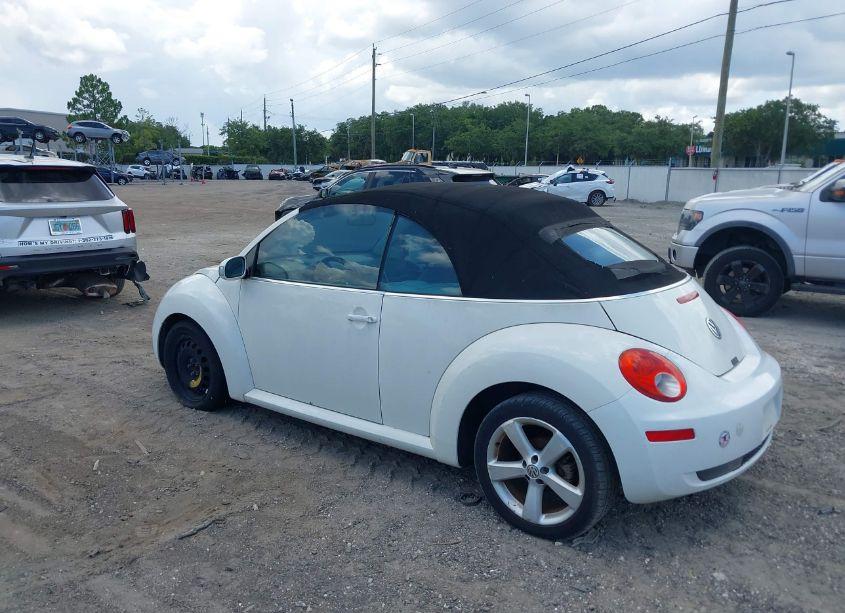 Photo 3 of 2007 Volkswagen New BEETLE TRIPLE WHITE (VIN 3VWFF31Y87M417580)