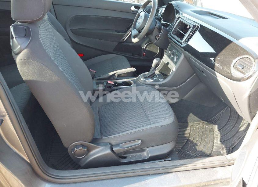 Photo 5 of 2013 Volkswagen Beetle 2.5L ENTRY (VIN 3VWFP7AT0DM604980)