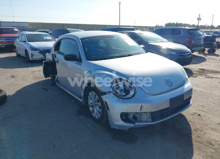 2013 Volkswagen Beetle 2.5L ENTRY (VIN 3VWFP7AT2DM638600) main photo