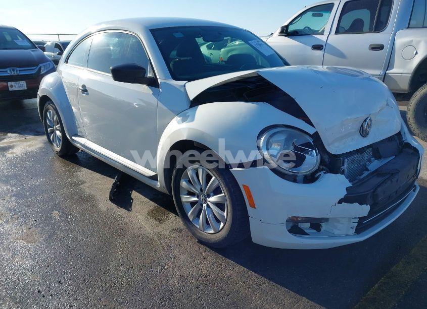 2014 Volkswagen Beetle 2.5L ENTRY (VIN 3VWFP7AT3EM626103) main photo