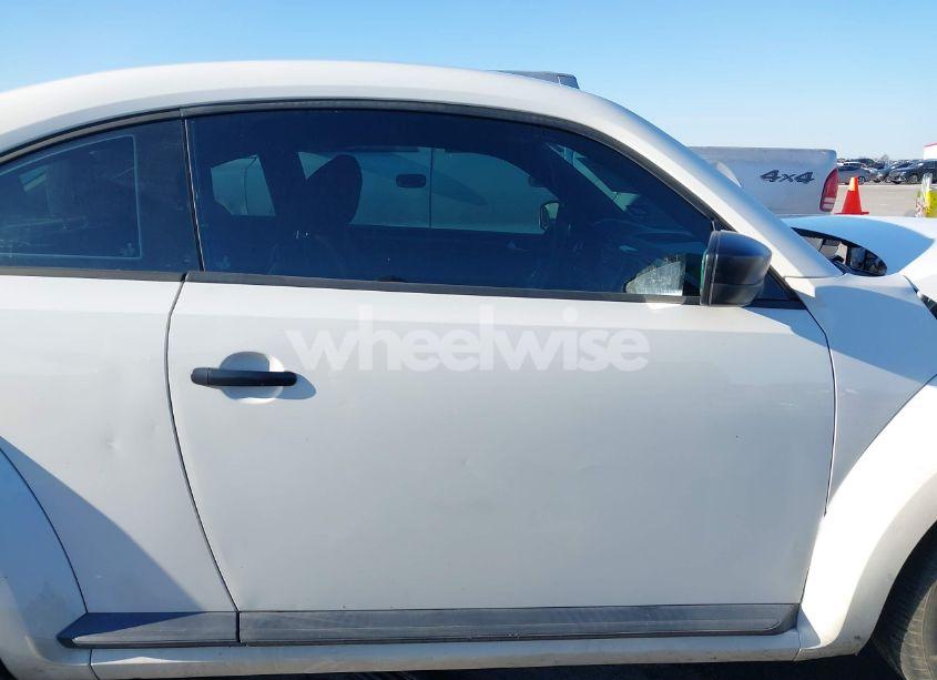 Photo 13 of 2014 Volkswagen Beetle 2.5L ENTRY (VIN 3VWFP7AT3EM626103)