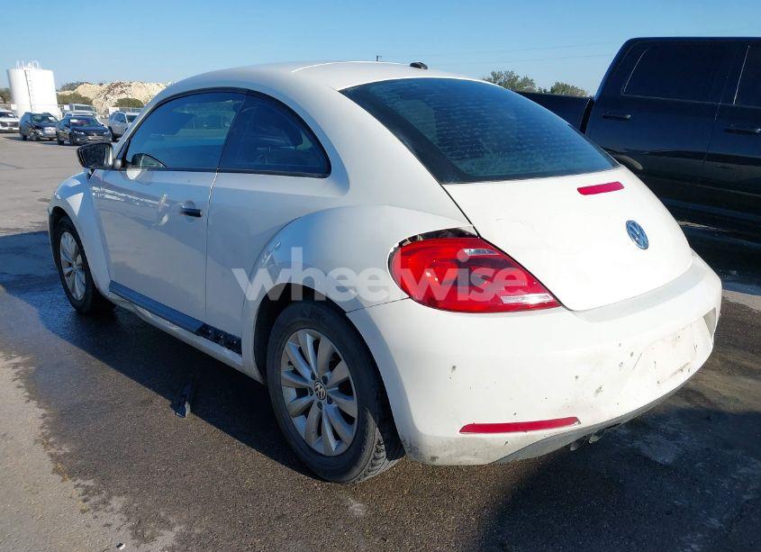 Photo 3 of 2014 Volkswagen Beetle 2.5L ENTRY (VIN 3VWFP7AT3EM626103)