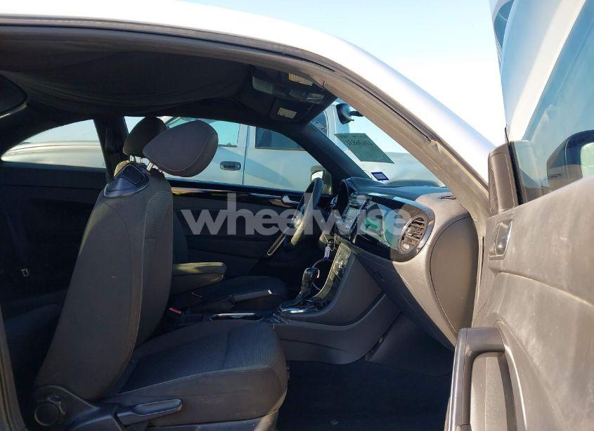 Photo 5 of 2014 Volkswagen Beetle 2.5L ENTRY (VIN 3VWFP7AT3EM626103)