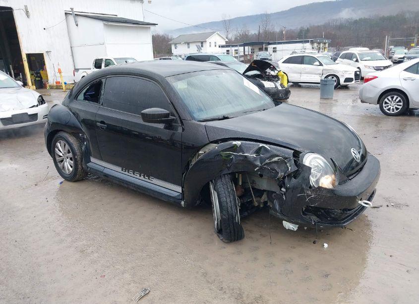 2014 Volkswagen Beetle 2.5L ENTRY (VIN 3VWFP7AT3EM628806) main photo