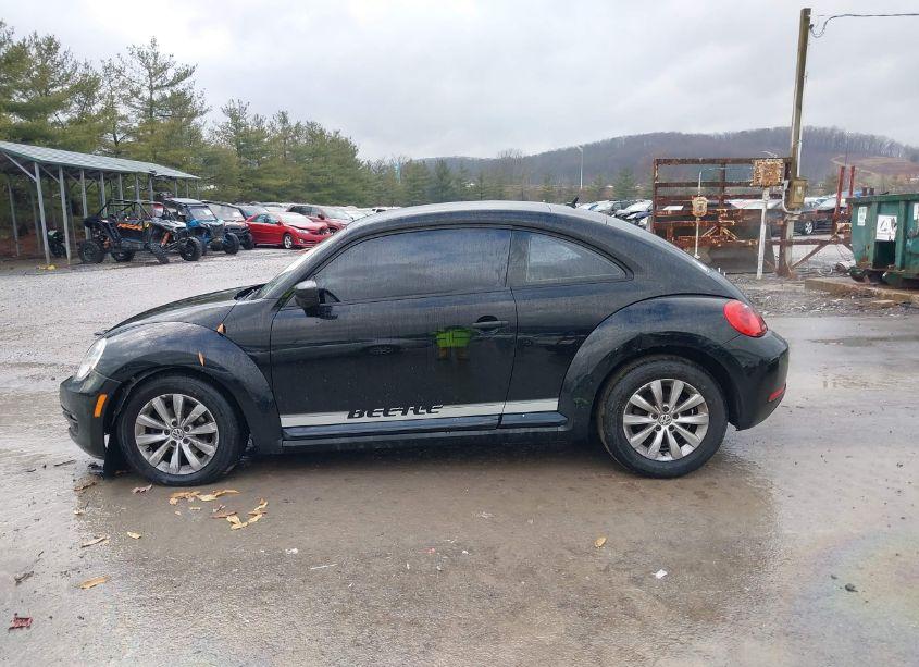 Photo 14 of 2014 Volkswagen Beetle 2.5L ENTRY (VIN 3VWFP7AT3EM628806)