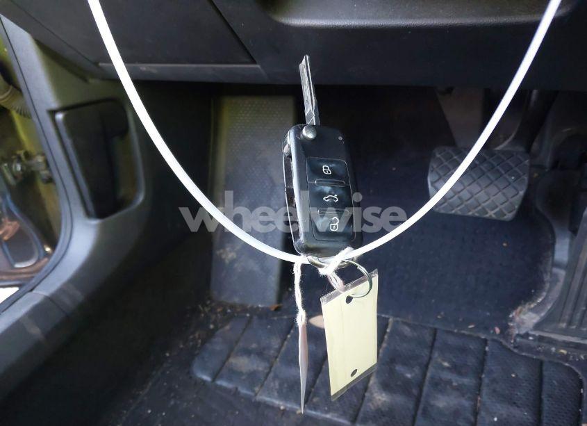 Photo 11 of 2013 Volkswagen Beetle 2.5L/2.5L FENDER EDITION (VIN 3VWFP7AT4DM669718)