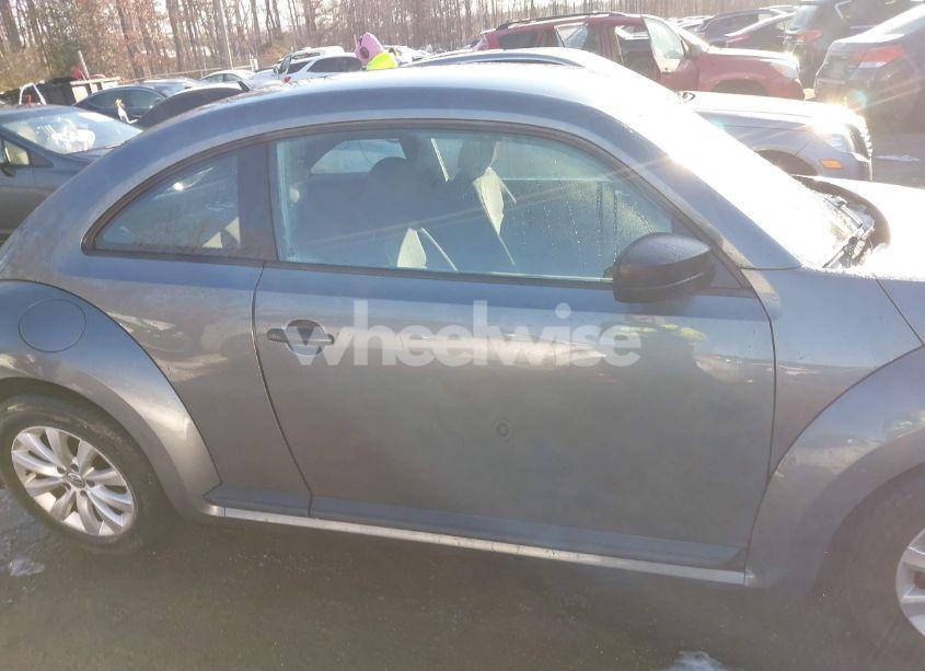 Photo 13 of 2013 Volkswagen Beetle 2.5L/2.5L FENDER EDITION (VIN 3VWFP7AT4DM669718)