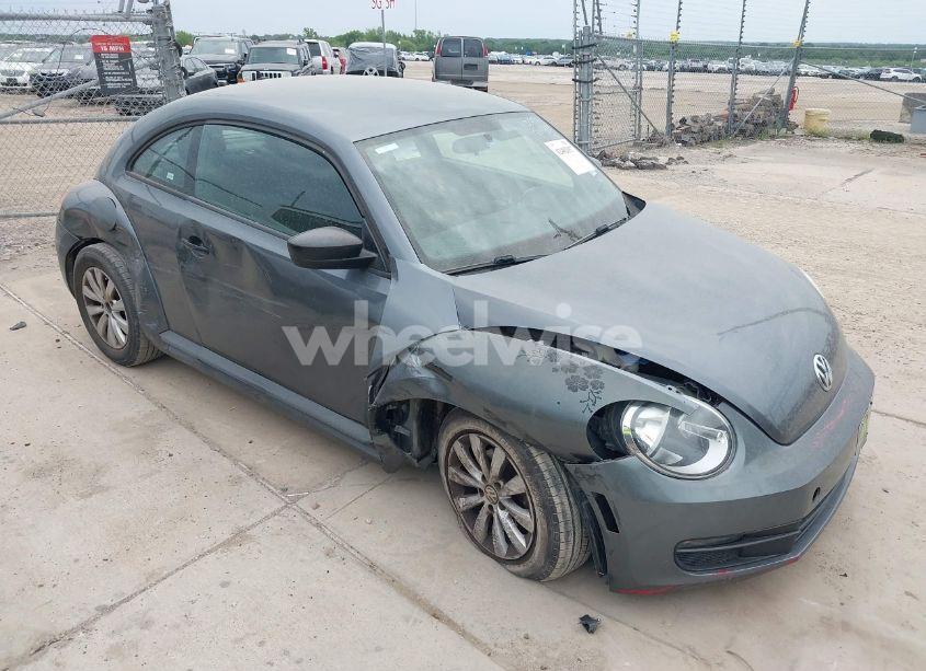 2014 Volkswagen Beetle 2.5L ENTRY (VIN 3VWFP7AT4EM624358) main photo