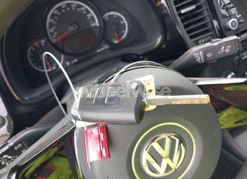 Photo 11 of 2014 Volkswagen Beetle 2.5L ENTRY (VIN 3VWFP7AT4EM624358)