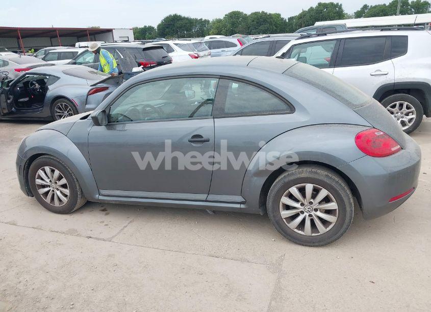 Photo 14 of 2014 Volkswagen Beetle 2.5L ENTRY (VIN 3VWFP7AT4EM624358)