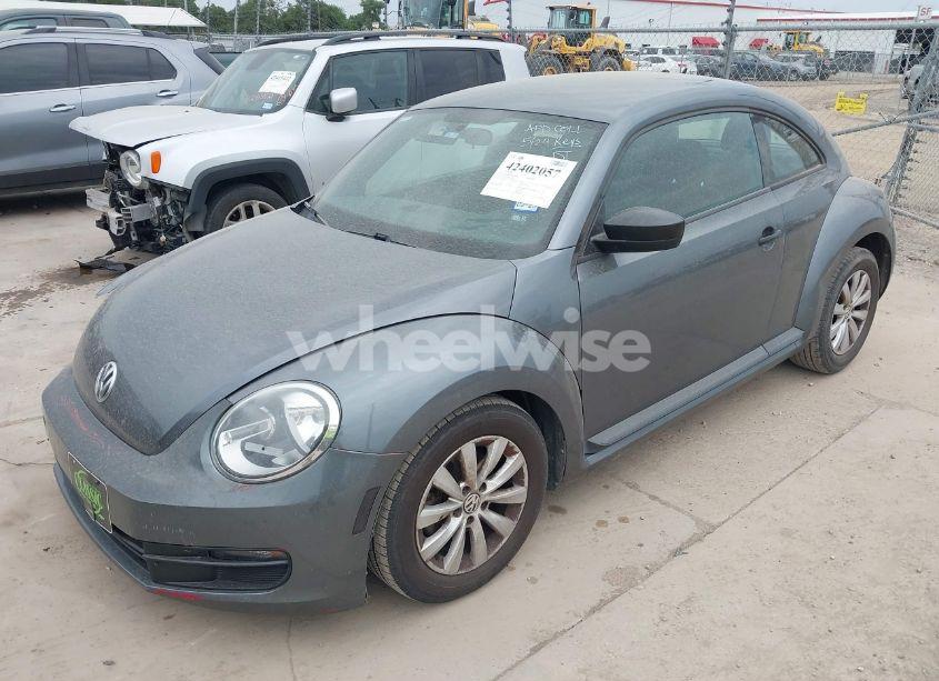 Photo 2 of 2014 Volkswagen Beetle 2.5L ENTRY (VIN 3VWFP7AT4EM624358)