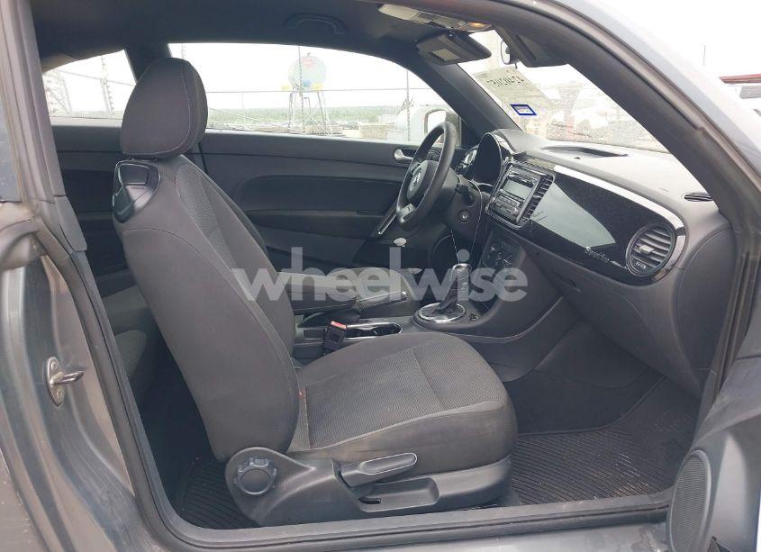 Photo 5 of 2014 Volkswagen Beetle 2.5L ENTRY (VIN 3VWFP7AT4EM624358)