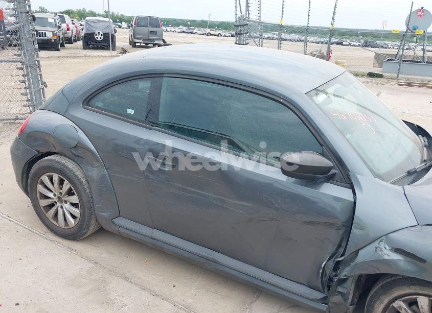 Photo 6 of 2014 Volkswagen Beetle 2.5L ENTRY (VIN 3VWFP7AT4EM624358)