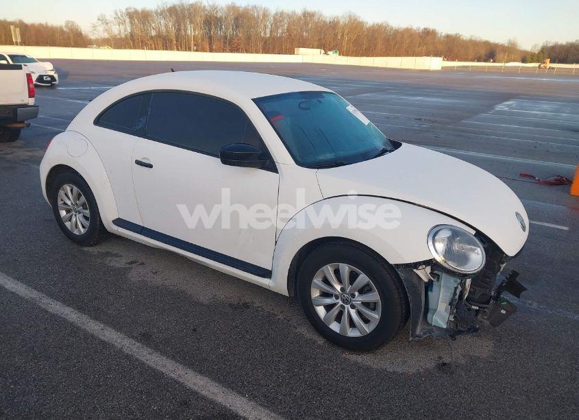 2014 Volkswagen Beetle 2.5L ENTRY (VIN 3VWFP7AT4EM627003) main photo