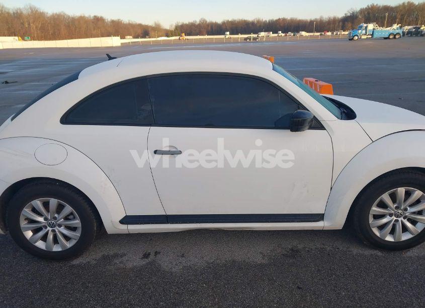 Photo 14 of 2014 Volkswagen Beetle 2.5L ENTRY (VIN 3VWFP7AT4EM627003)
