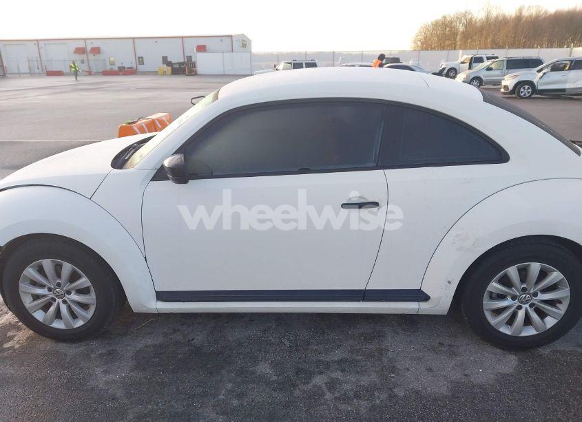 Photo 15 of 2014 Volkswagen Beetle 2.5L ENTRY (VIN 3VWFP7AT4EM627003)