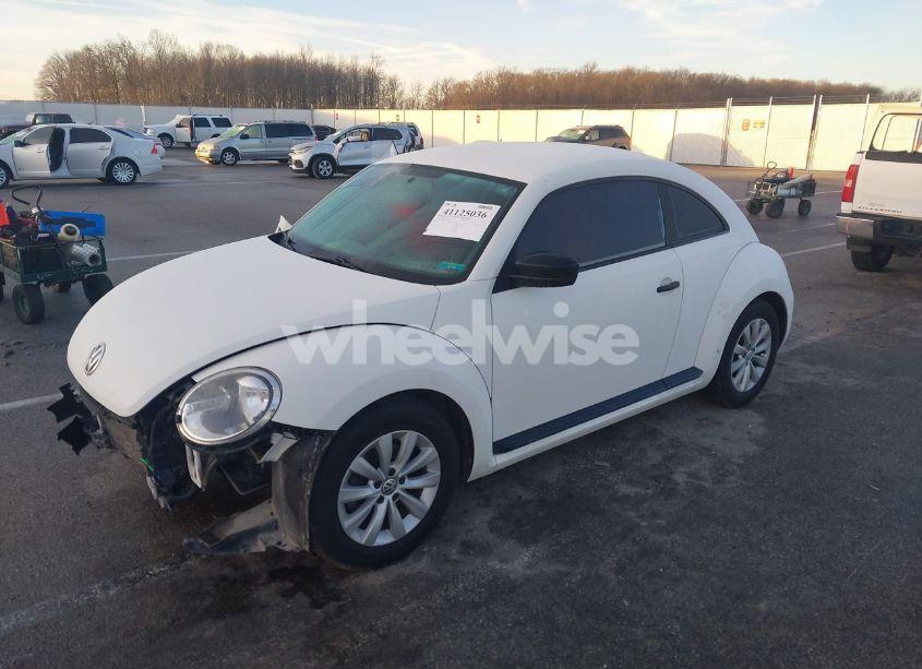 Photo 2 of 2014 Volkswagen Beetle 2.5L ENTRY (VIN 3VWFP7AT4EM627003)