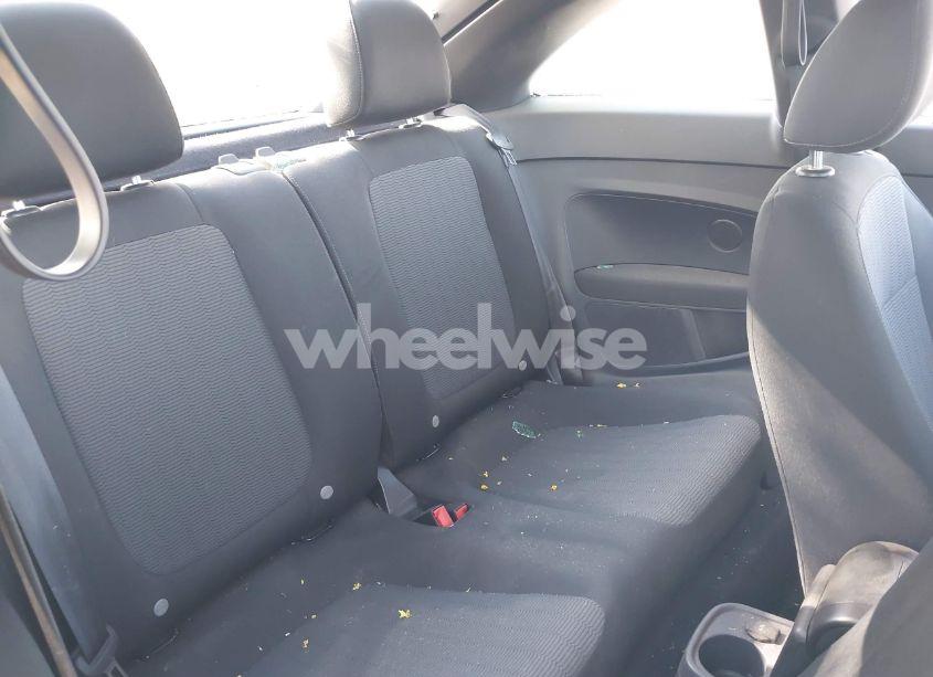 Photo 8 of 2013 Volkswagen Beetle 2.5L ENTRY (VIN 3VWFP7AT6DM669039)