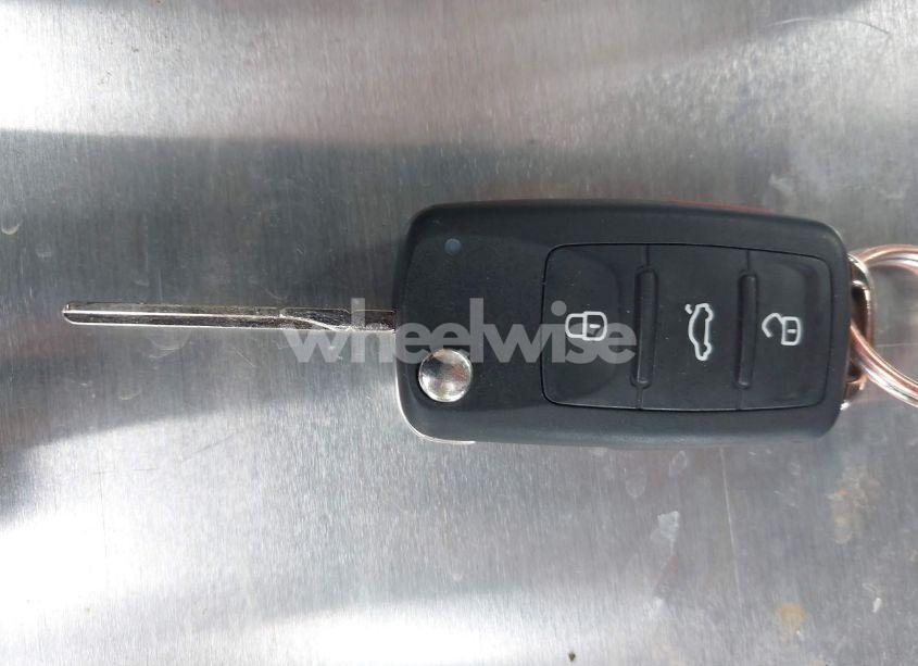 Photo 11 of 2014 Volkswagen Beetle 2.5L ENTRY (VIN 3VWFP7AT7EM627996)