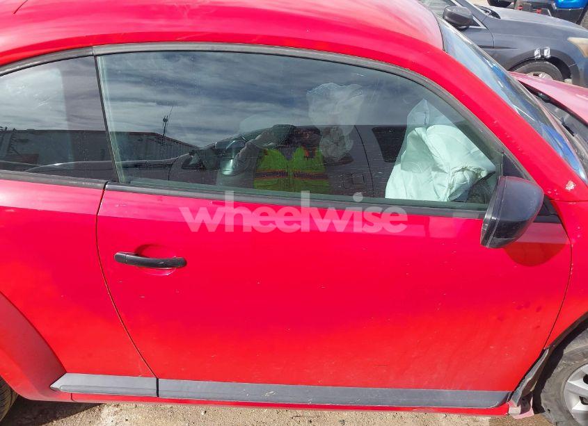 Photo 14 of 2014 Volkswagen Beetle 2.5L ENTRY (VIN 3VWFP7AT7EM627996)