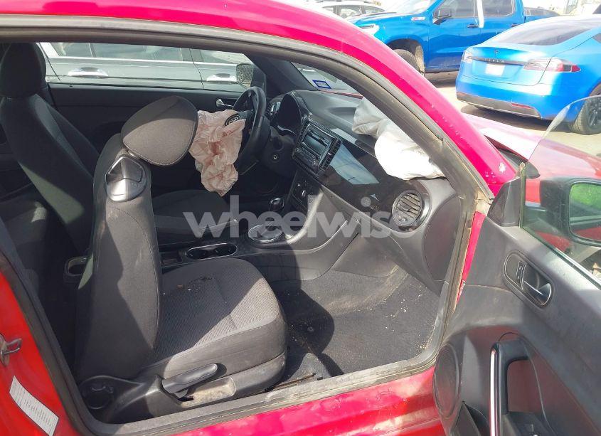 Photo 5 of 2014 Volkswagen Beetle 2.5L ENTRY (VIN 3VWFP7AT7EM627996)