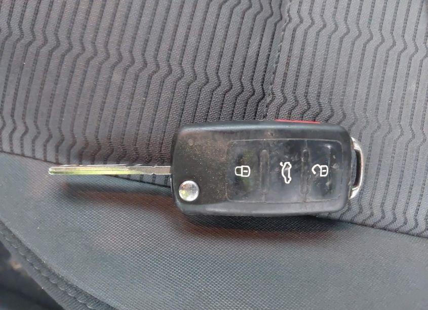 Photo 11 of 2013 Volkswagen Beetle 2.5L ENTRY (VIN 3VWFP7AT8DM691494)