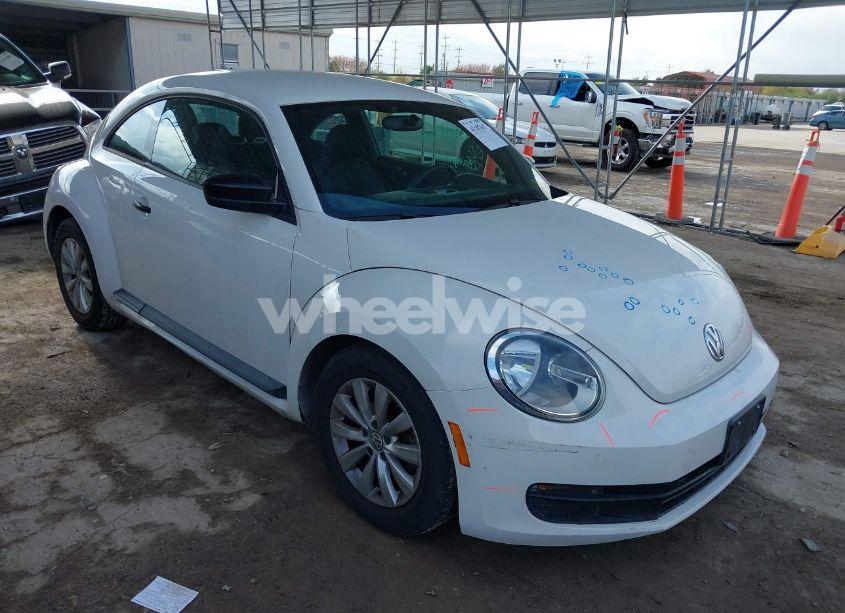 2013 Volkswagen Beetle 2.5L ENTRY (VIN 3VWFP7AT9DM643860) main photo