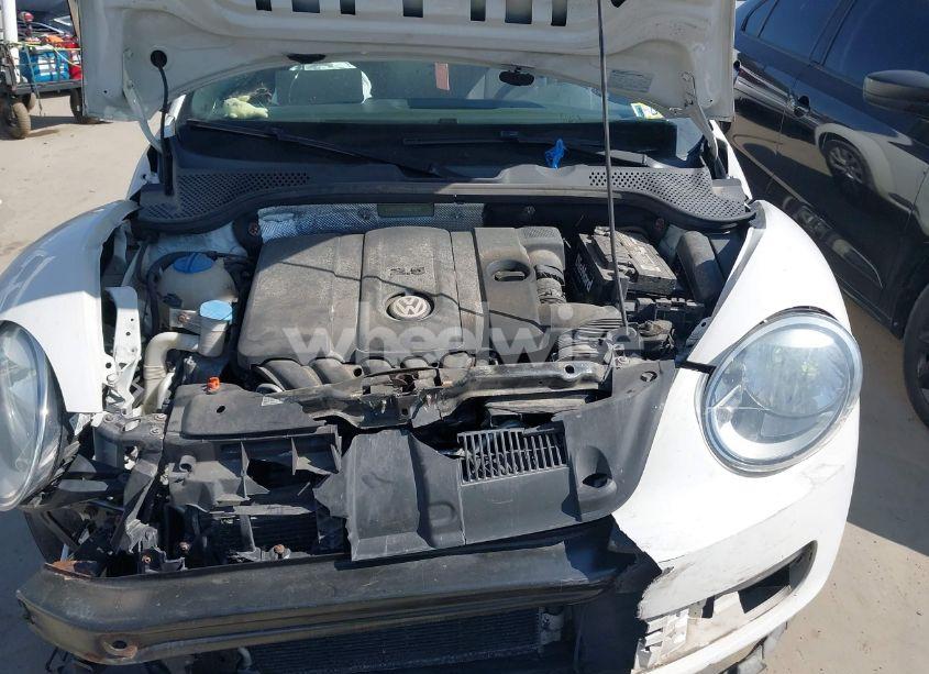 Photo 10 of 2014 Volkswagen Beetle 2.5L ENTRY (VIN 3VWFP7AT9EM601321)