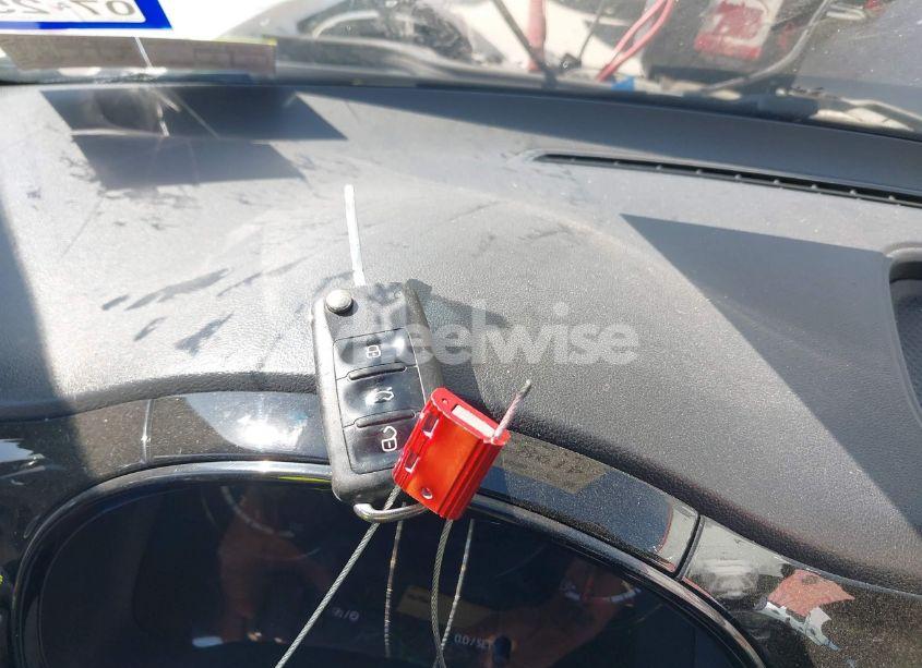 Photo 11 of 2014 Volkswagen Beetle 2.5L ENTRY (VIN 3VWFP7AT9EM601321)