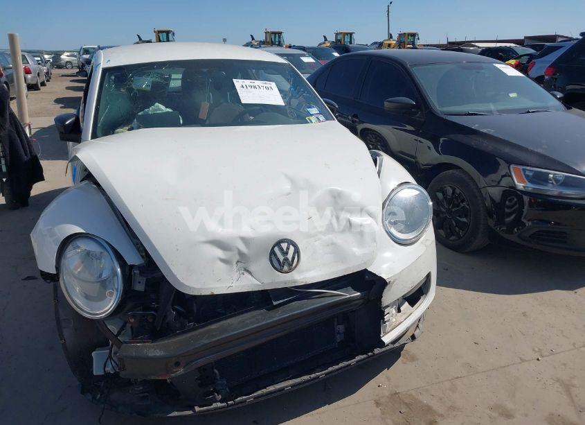 Photo 13 of 2014 Volkswagen Beetle 2.5L ENTRY (VIN 3VWFP7AT9EM601321)