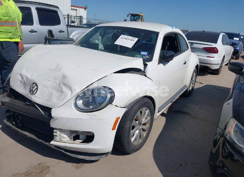 Photo 2 of 2014 Volkswagen Beetle 2.5L ENTRY (VIN 3VWFP7AT9EM601321)