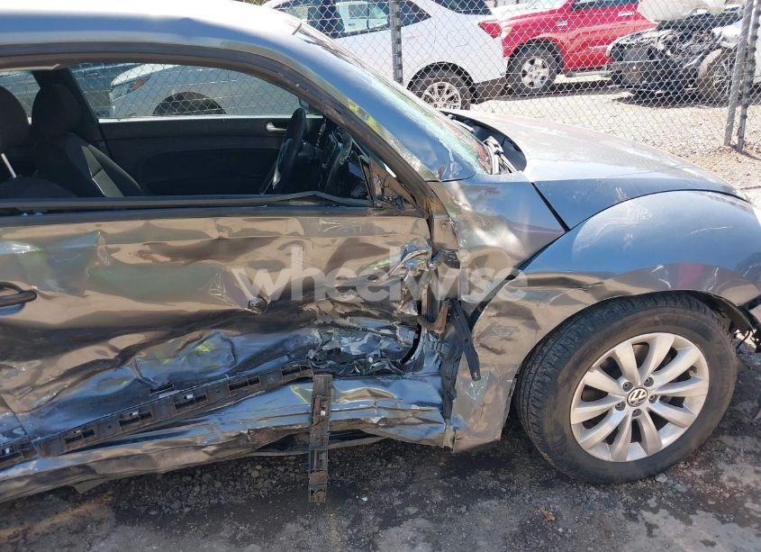 Photo 6 of 2013 Volkswagen Beetle 2.5L ENTRY (VIN 3VWFP7ATXDM626534)