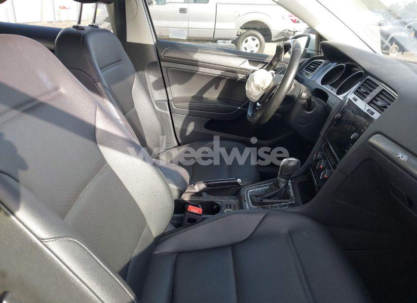 Photo 5 of 2019 Volkswagen Golf 1.4T S/1.4T SE (VIN 3VWG57AU0KM032812)