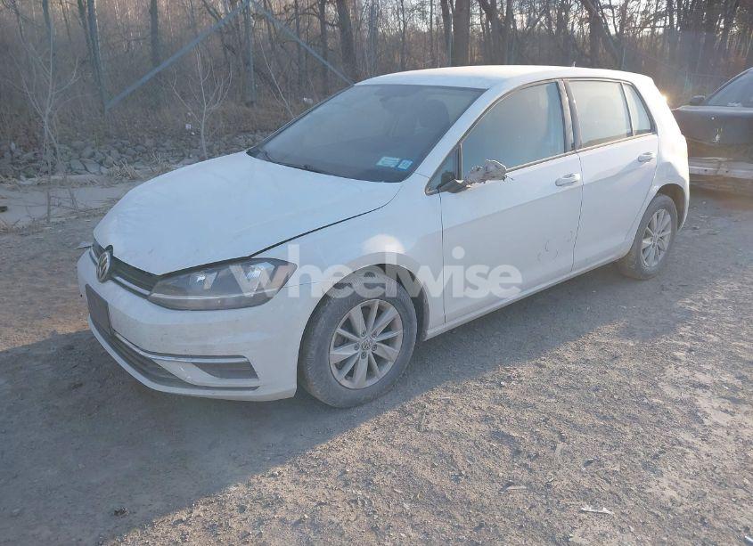 Photo 2 of 2019 Volkswagen Golf 1.4T S/1.4T SE (VIN 3VWG57AU1KM033676)