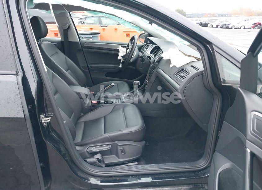 Photo 5 of 2019 Volkswagen Golf 1.4T S/1.4T SE (VIN 3VWG57AU1KM034469)