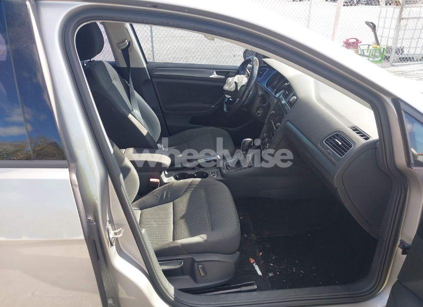 Photo 5 of 2019 Volkswagen Golf 1.4T S/1.4T SE (VIN 3VWG57AU1KM036674)