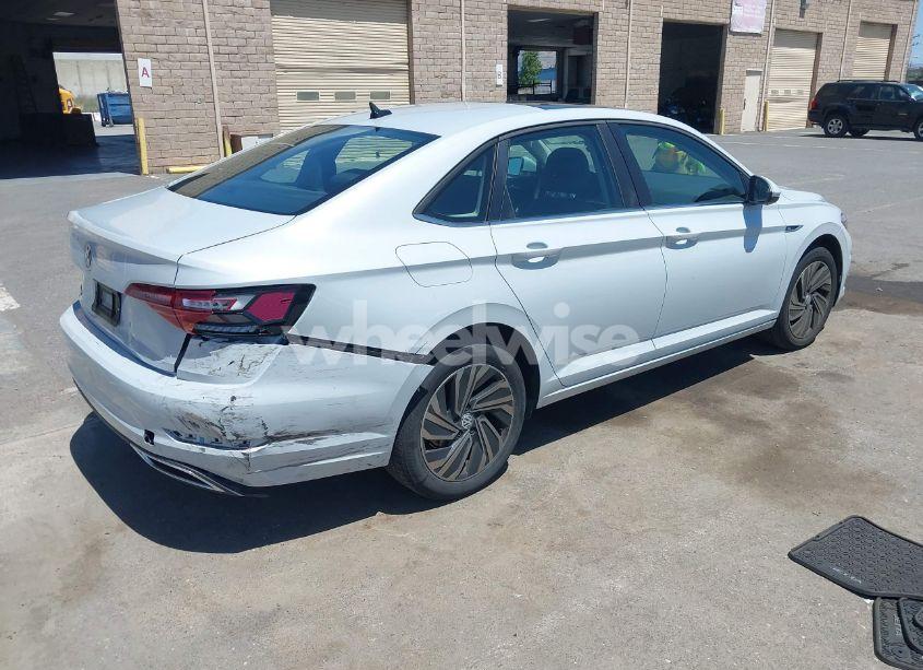 Photo 4 of 2019 Volkswagen Jetta SEL PREMIUM (VIN 3VWG57BU8KM040476)