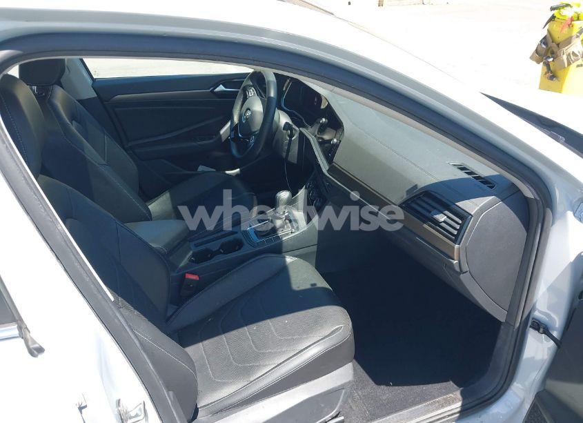 Photo 5 of 2019 Volkswagen Jetta SEL PREMIUM (VIN 3VWG57BU8KM040476)