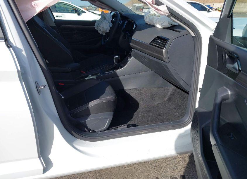 Photo 5 of 2024 Volkswagen Jetta 1.5T SEL (VIN 3VWGM7BU6RM044765)