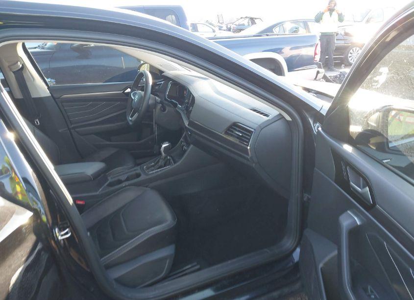 Photo 5 of 2022 Volkswagen Jetta 1.5T SEL (VIN 3VWGM7BUXNM002125)