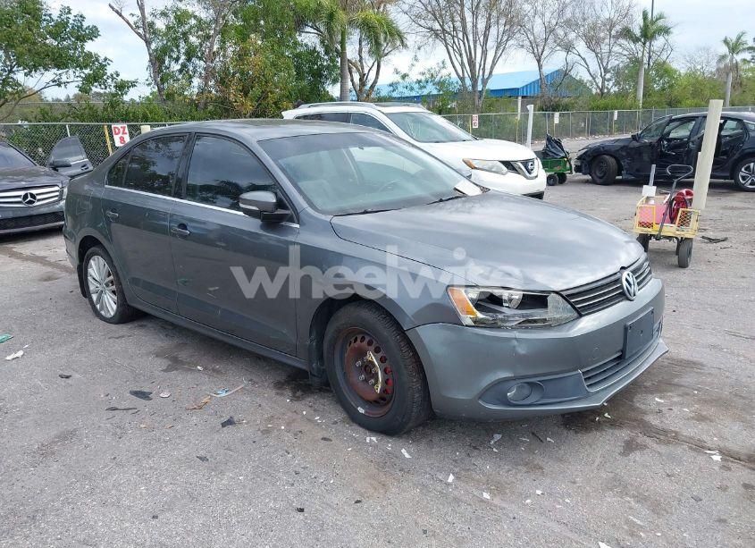 2012 Volkswagen Jetta 2.5L SEL (VIN 3VWGP7AJ0CM310352) main photo