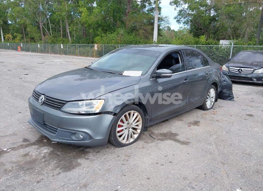 Photo 2 of 2012 Volkswagen Jetta 2.5L SEL (VIN 3VWGP7AJ0CM310352)